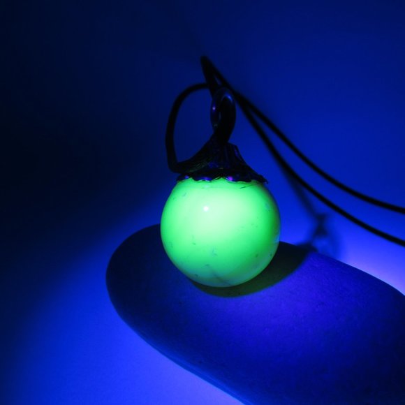 Uranium glass marble pendant - Picture 11 of 11